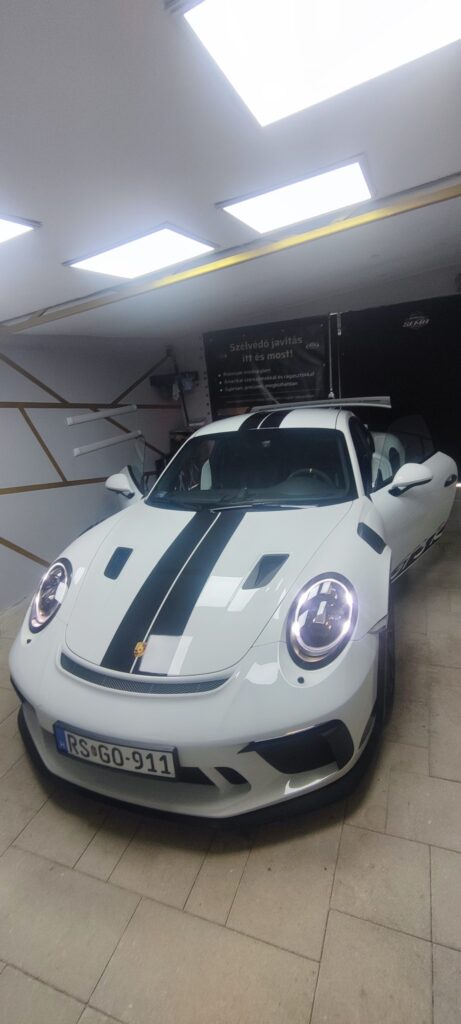 Porsche szélvédő javítása – Matthias Rex, Érd